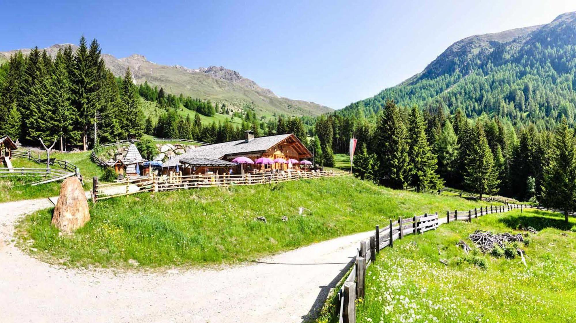 La Casies Mountain Hotel Santa Maddalena in Casies Exterior foto